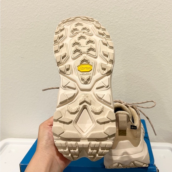 Hoka One One Kaha 2 Low GTX Waterproof Hiking Shoe Size 7, New in Box - Picture 4 of 9